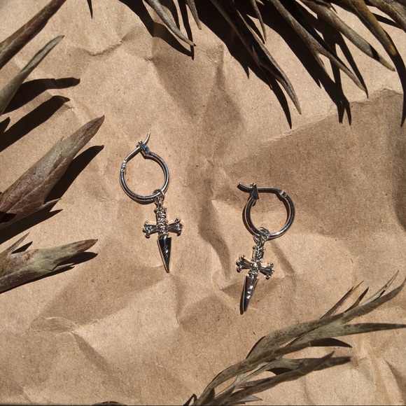 Relic mini cross dagger hoop earrings - Picture 4 of 4